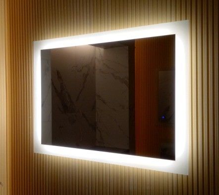 Hotel Bathroom Luxury LED Lit Up Mirror with Wall Mounted Installation and Equipped Light