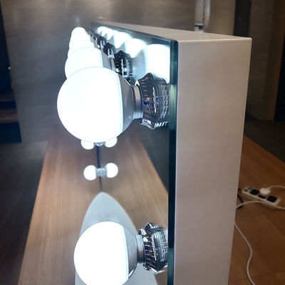 White Finishing Dimmable Backlit Mirror With LED Light Bulbs For Beauty Statio